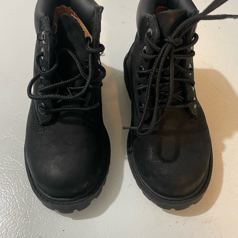 Toddlers Timberland Black Leather Boots size 7.5  fantastic condition waterproof